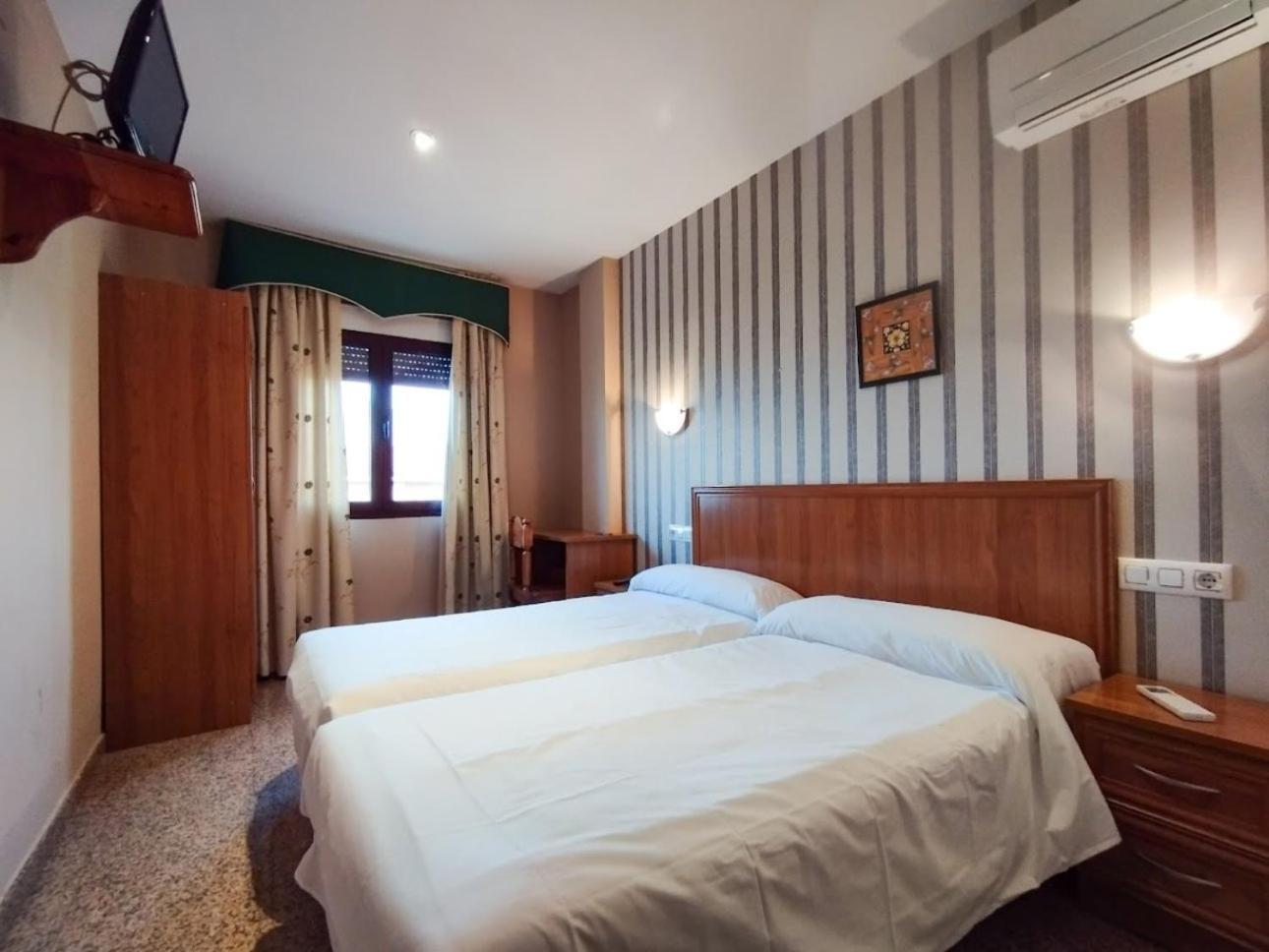 Hotel Hospederia Puerta De La Catedral Ciudad-Rodrigo Esterno foto