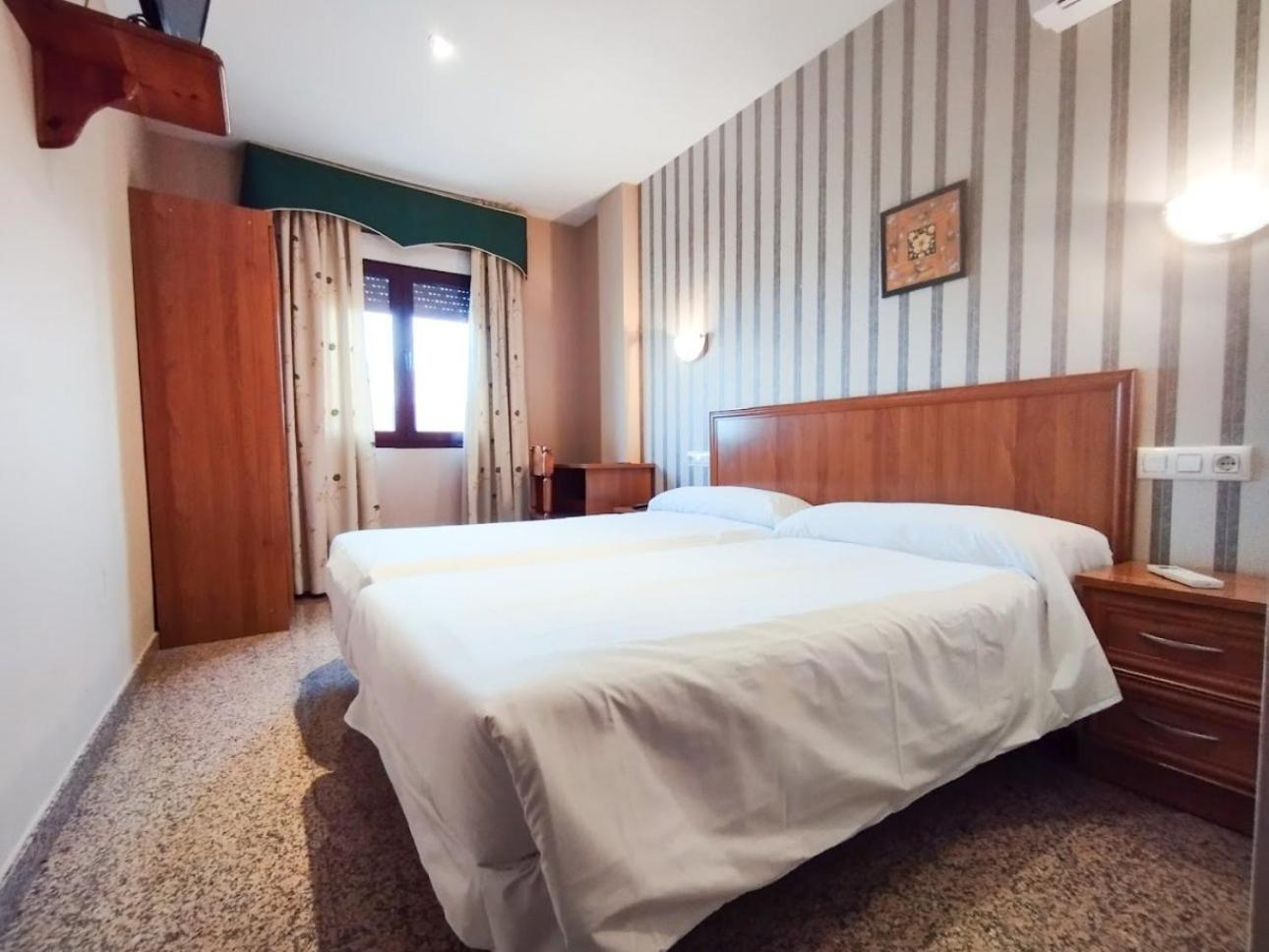 Hotel Hospederia Puerta De La Catedral Ciudad-Rodrigo Esterno foto