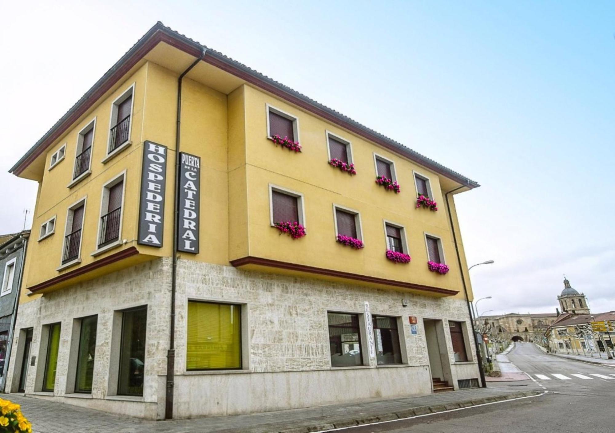 Hotel Hospederia Puerta De La Catedral Ciudad-Rodrigo Esterno foto